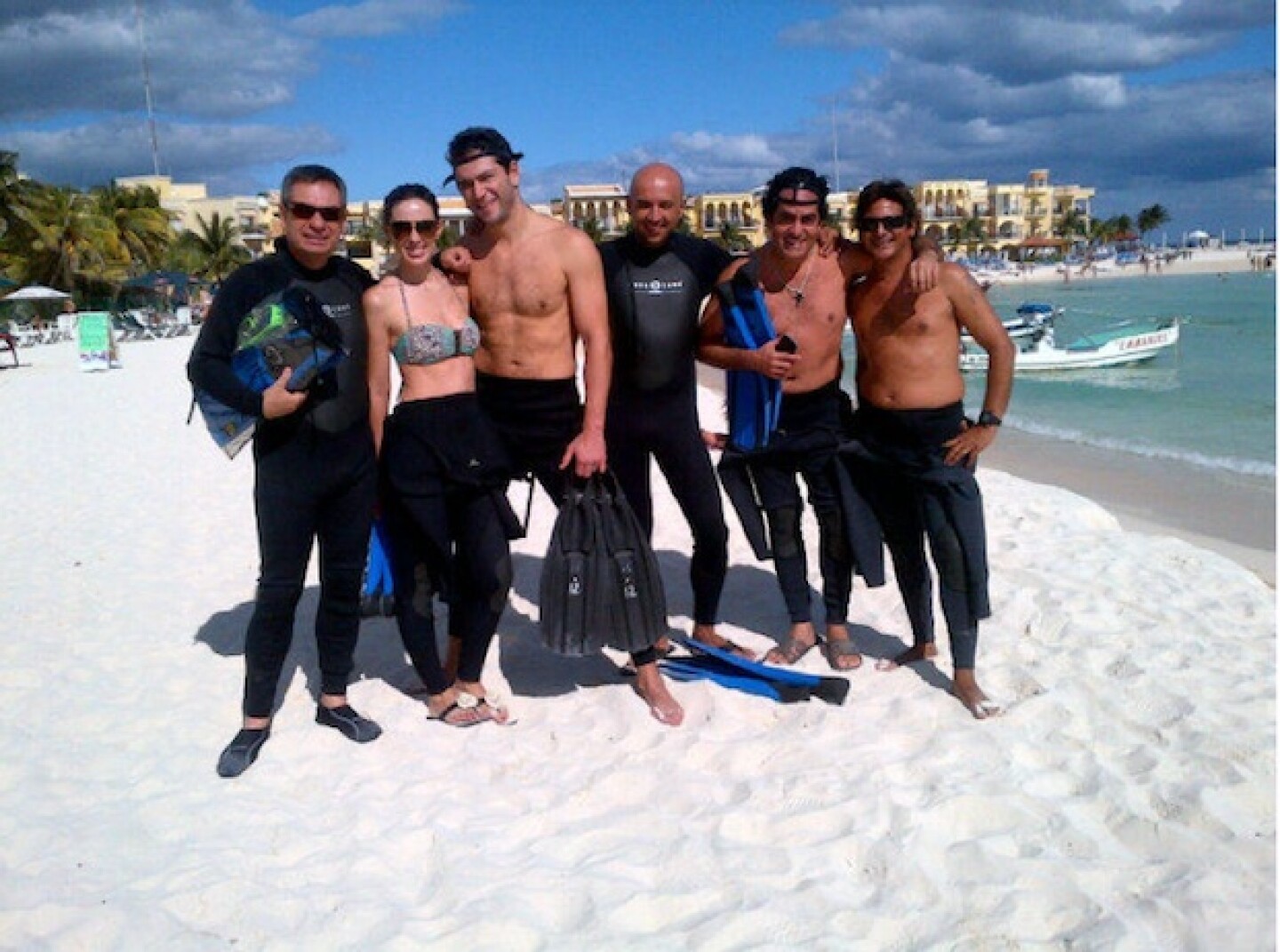 Jacqueline Bracamontes: "A bucear con tiburones toro... Uffff!!! #QueMeyo".