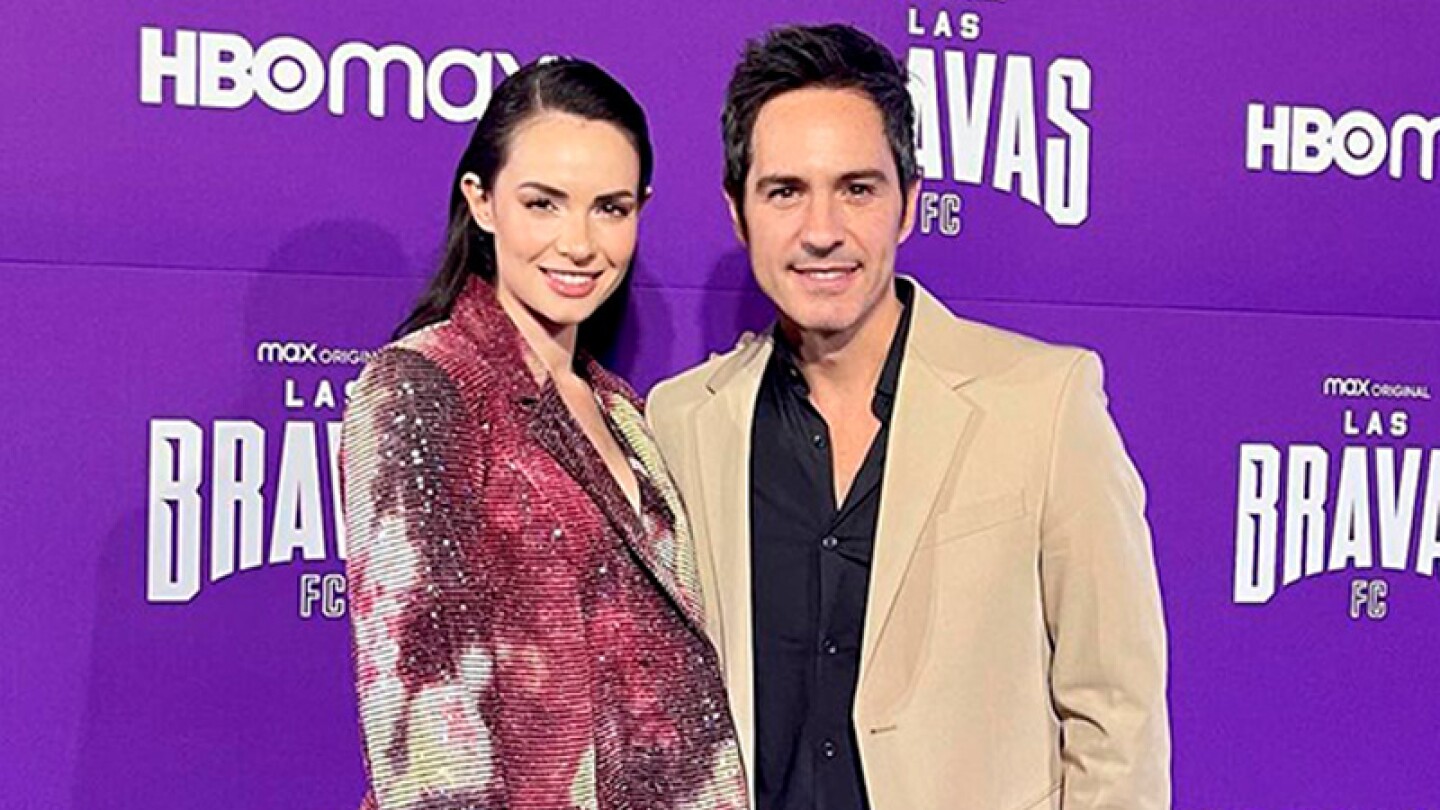 Novia de Mauricio Ochmann revela por qué no publica fotos junto a las hijas del actor