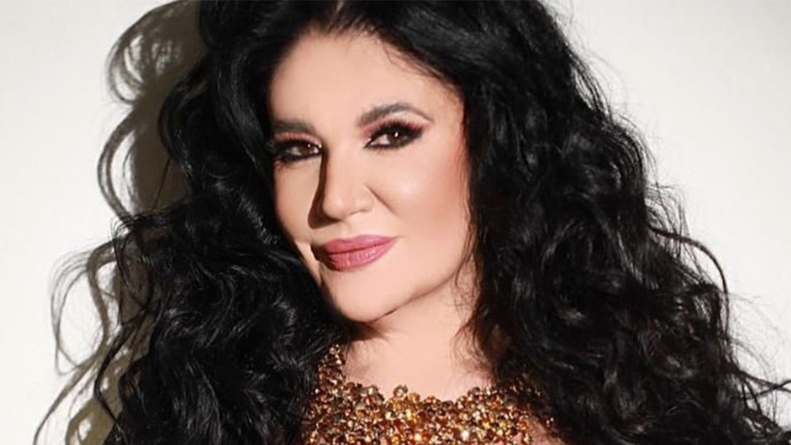 Alejandra Ávalos confesó que Cristian Castro le "tiró los perros".