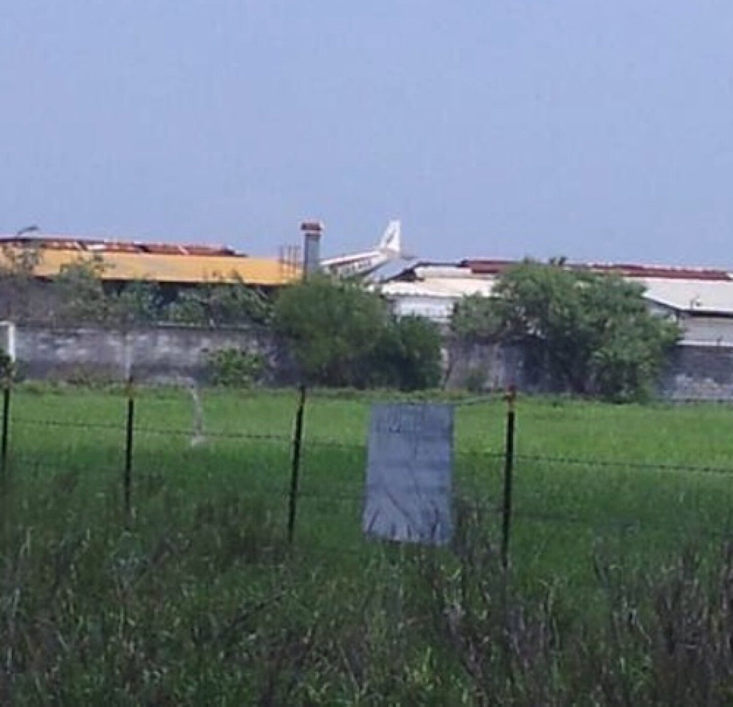 La caída de la aeronave dejó 3 personas levemente lesionadas.