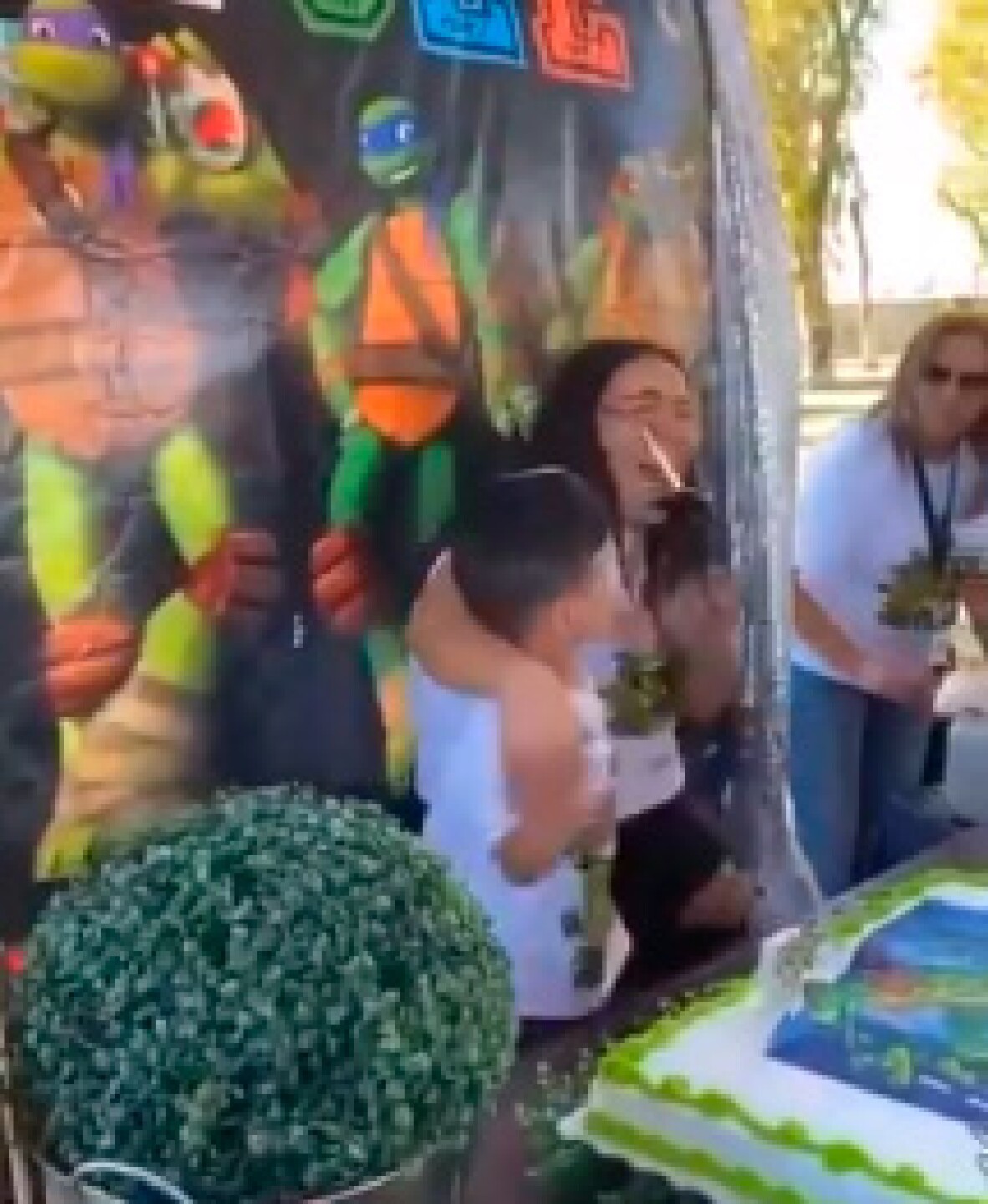 niño viral pastel cumpleaños