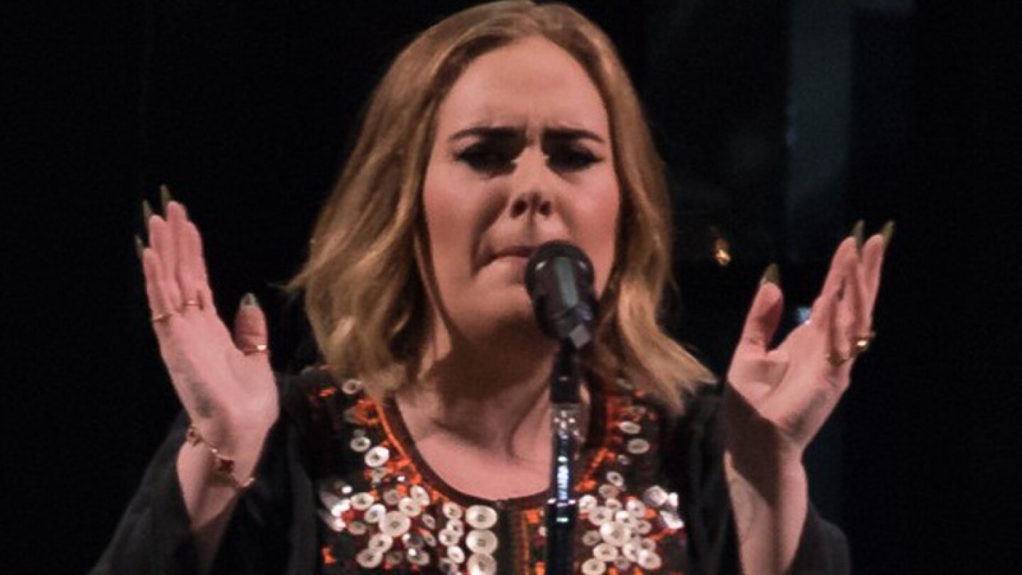 Adele sorprende con nueva imagen al presumir notable pérdida de peso 