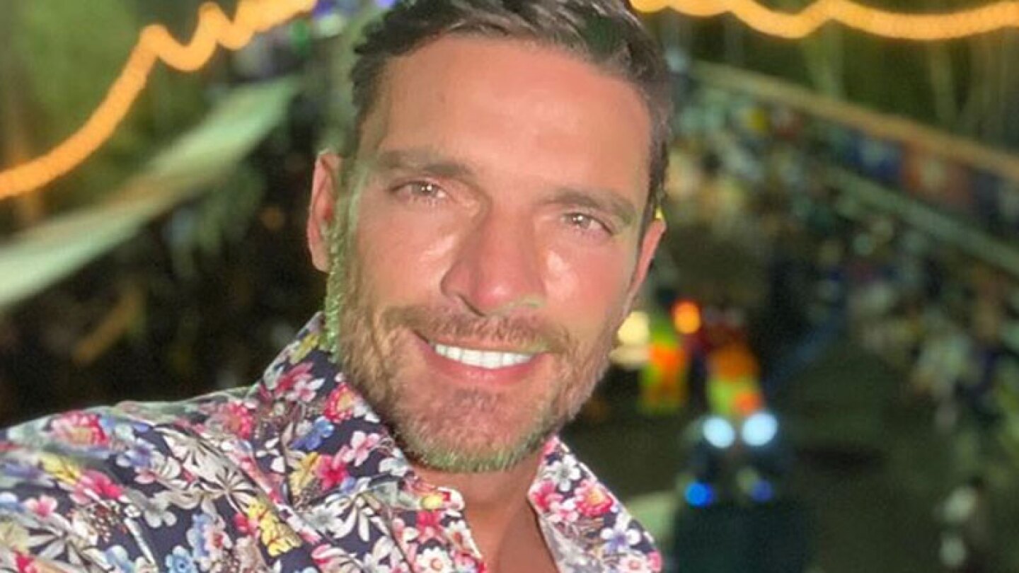 Instagram @juliangil