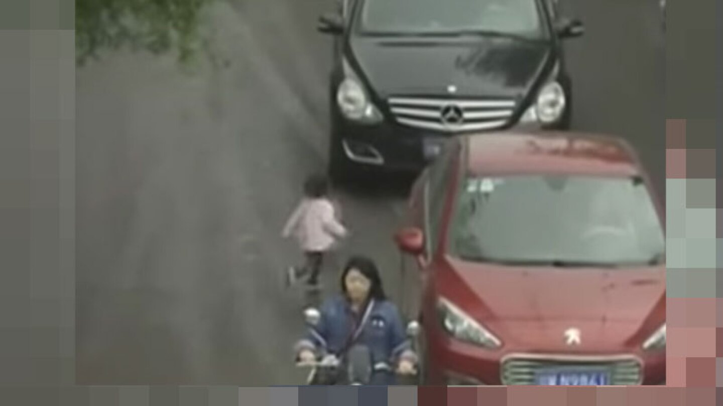 Niña de dos fue atropellada por dos coches
