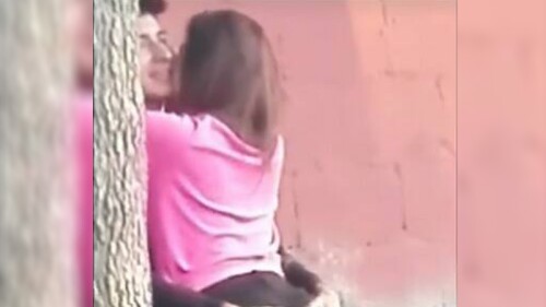 Balconean a jovencita mientras disfrutaba de su amante