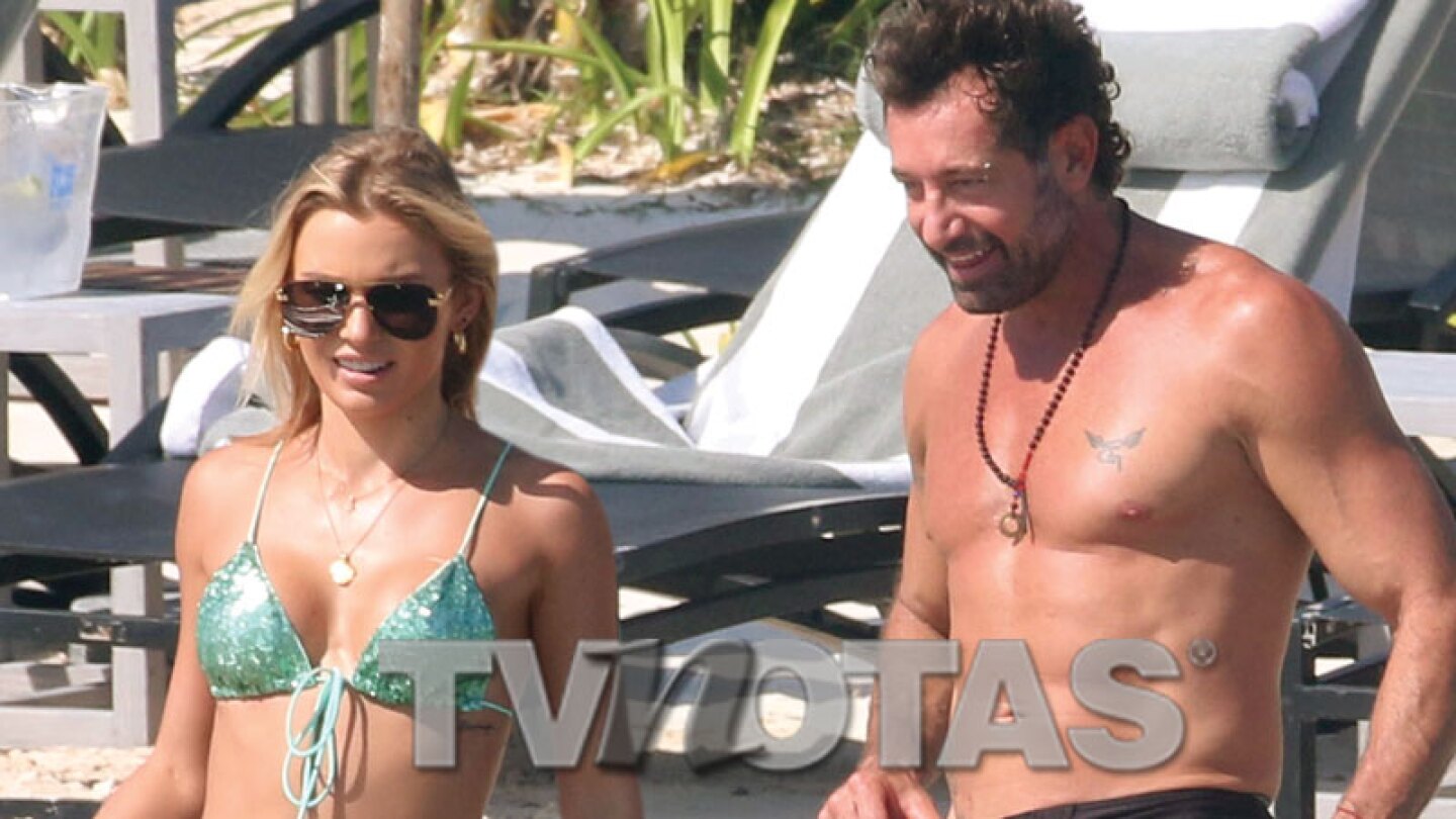 Espectaculares Irina Baeva y Gabriel Soto se asolean en Cancún