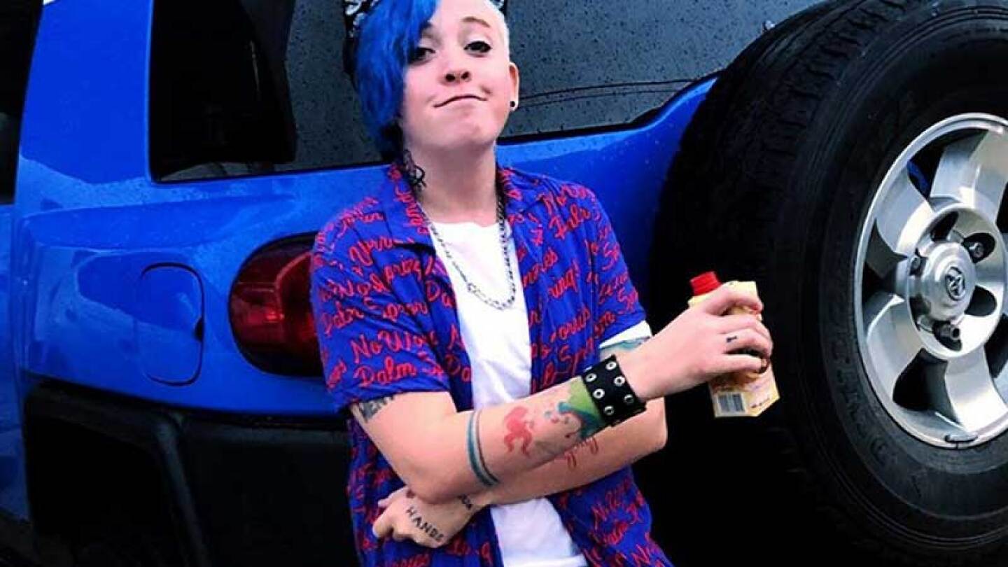 Pide a José Eduardo que salga del closet e inspire a otros.