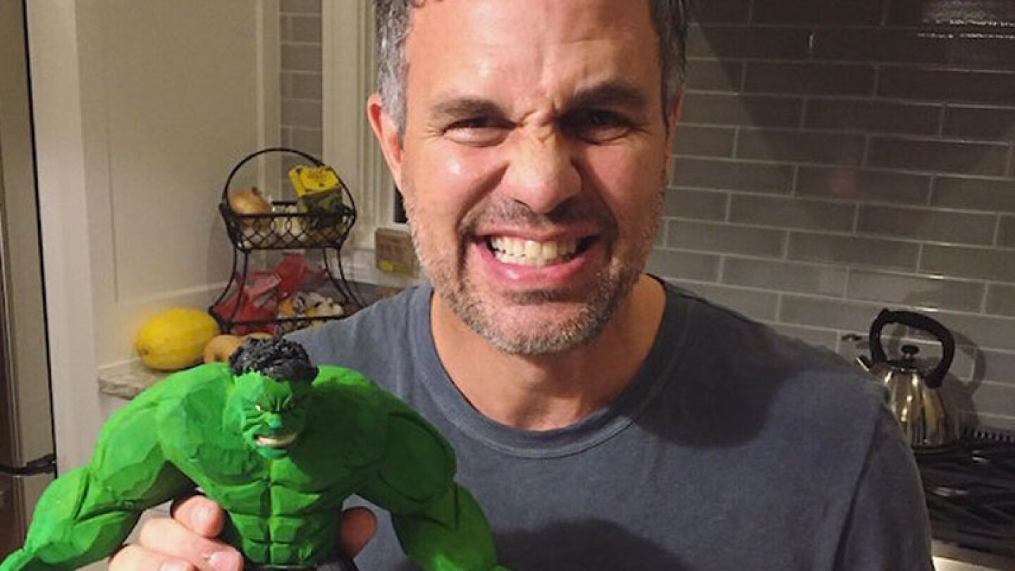 Mark Ruffalo es despedido vía Twitter por filtar secreto de Avengers 4