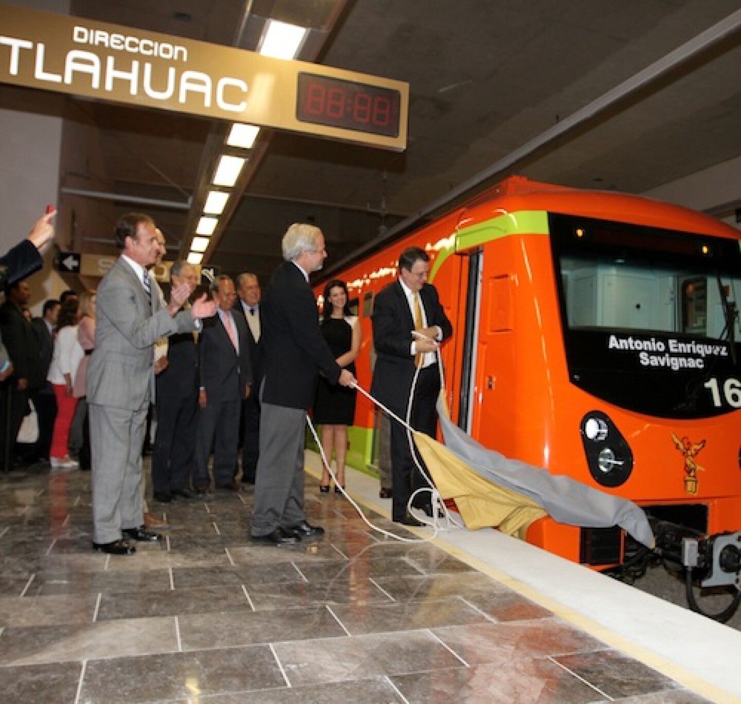 La línea 12 del Metro se encuentra abierta parcialmente.