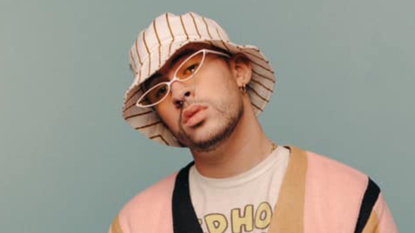 Bad Bunny podría ser demandado por la fan a la que le tiró el teléfono