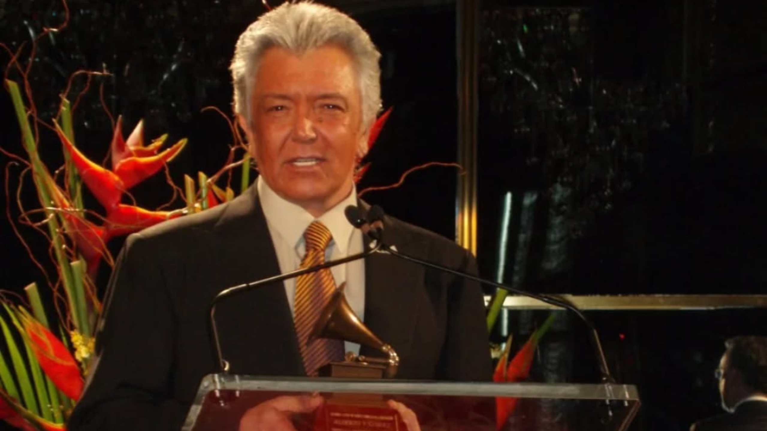 Alberto Vázquez tiene en total 6 hijos.