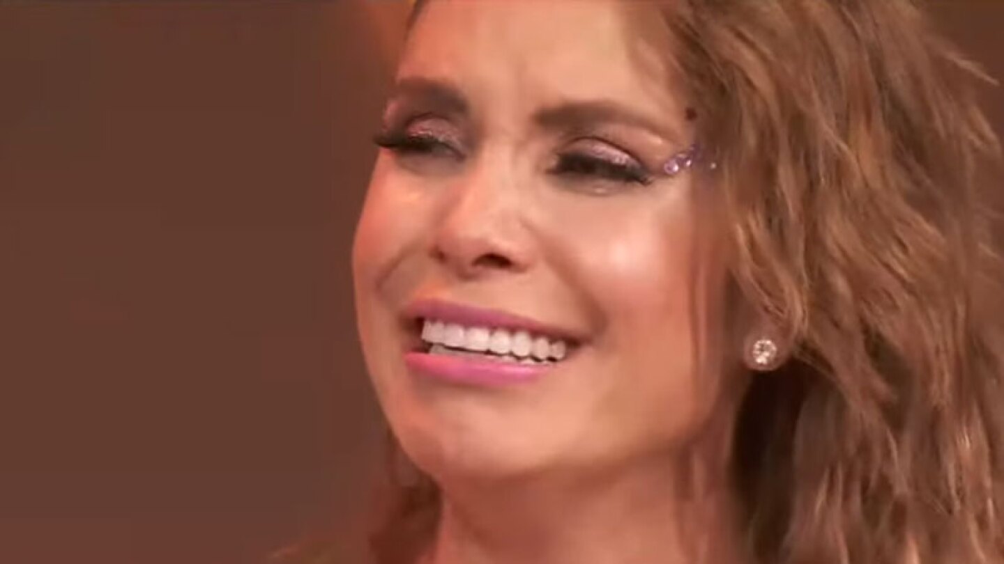 Andrea Escalona se despide del programa Hoy entre lágrimas y con baile