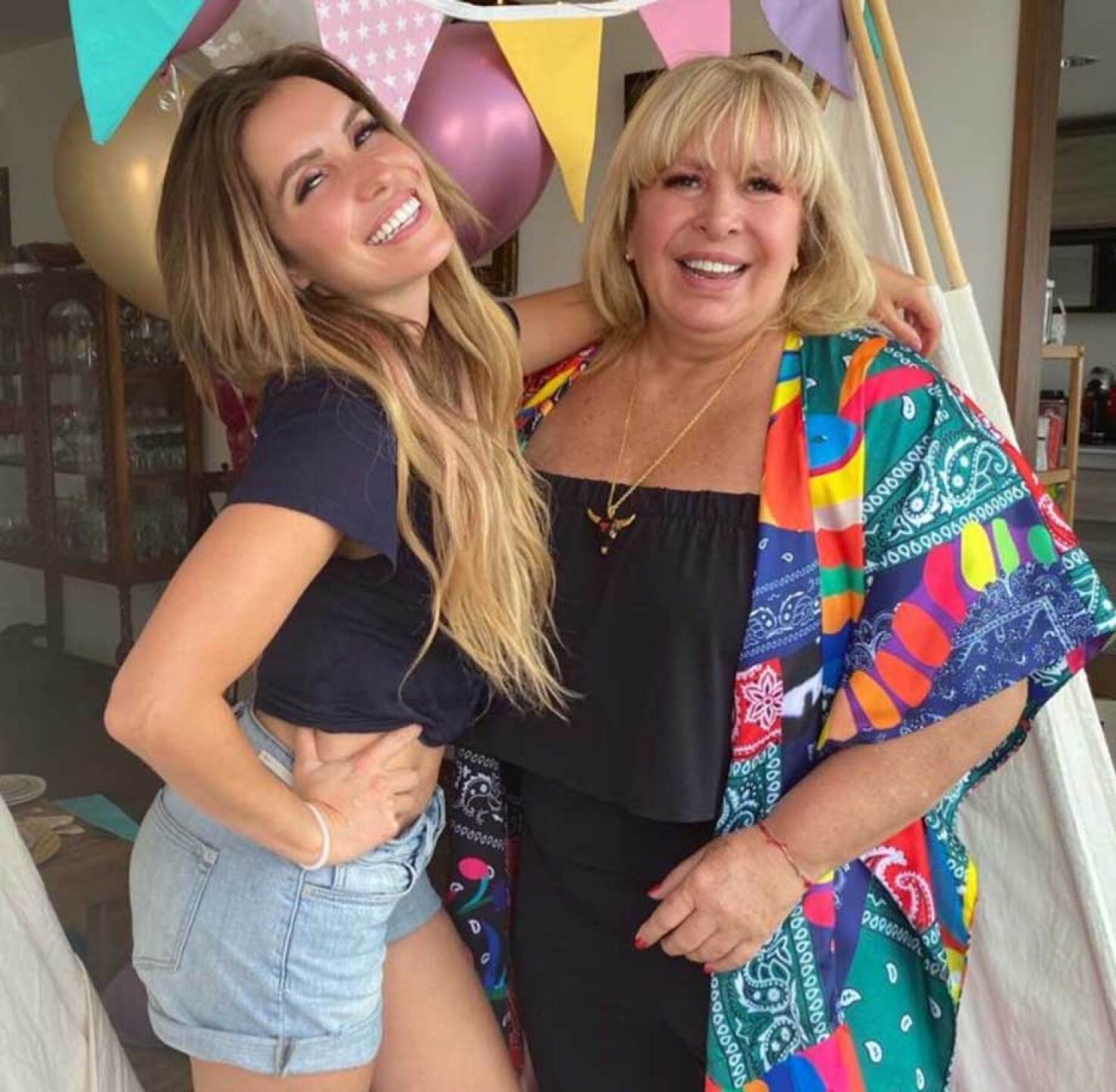 Andrea Escalona seguirá con exclusividad en Televisa