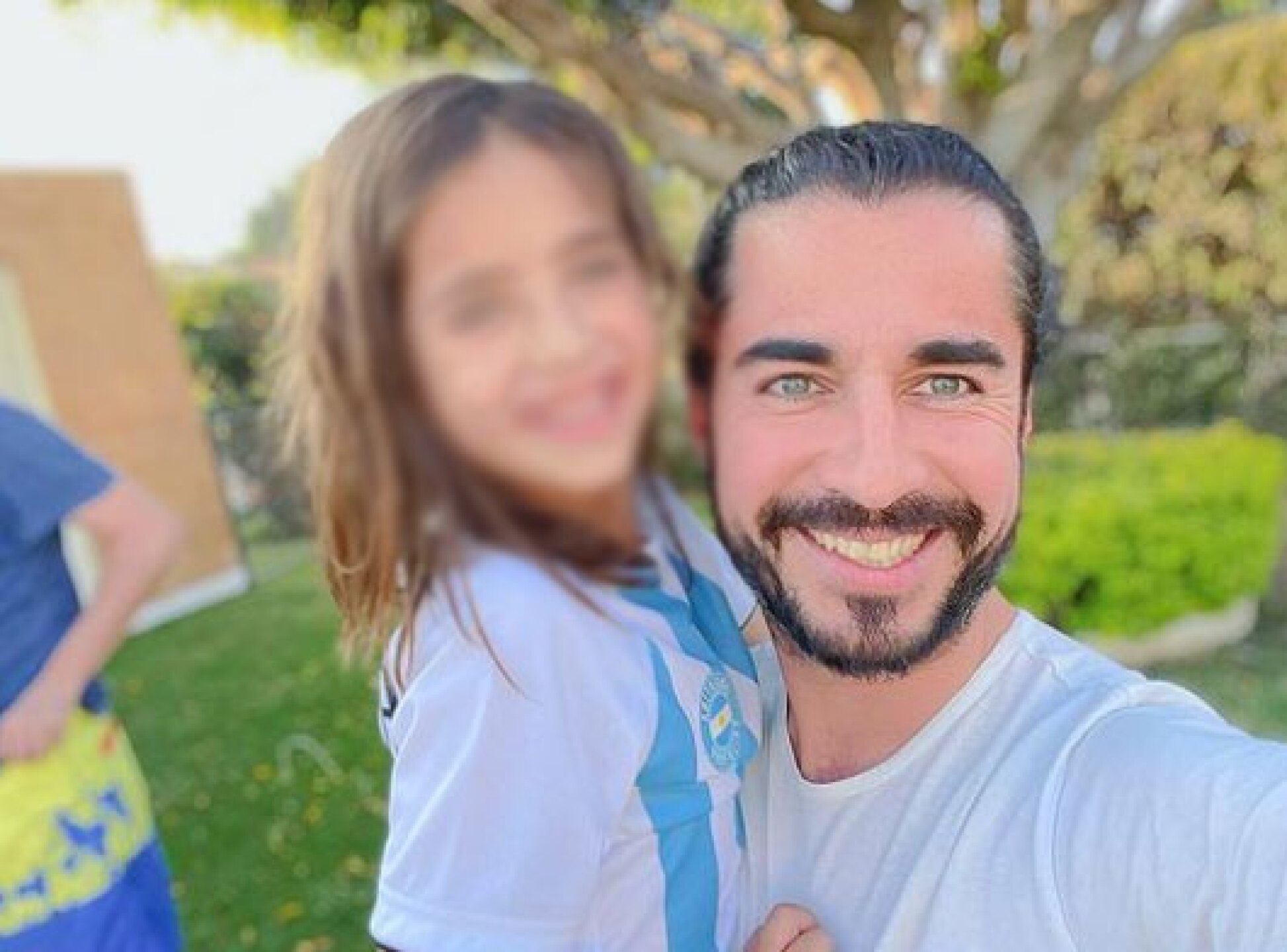 ex de Michelle Renaud reaparece junto a su hijo tras problemas legales