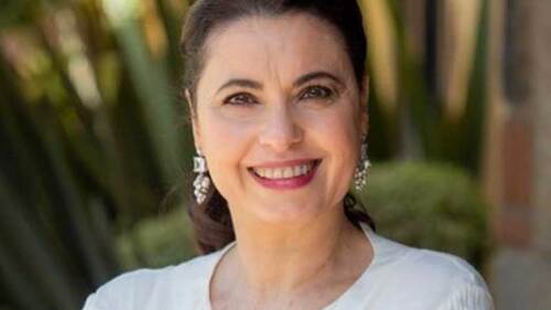 Yolanda Ventura entre lágrimas se despide de un ser querido