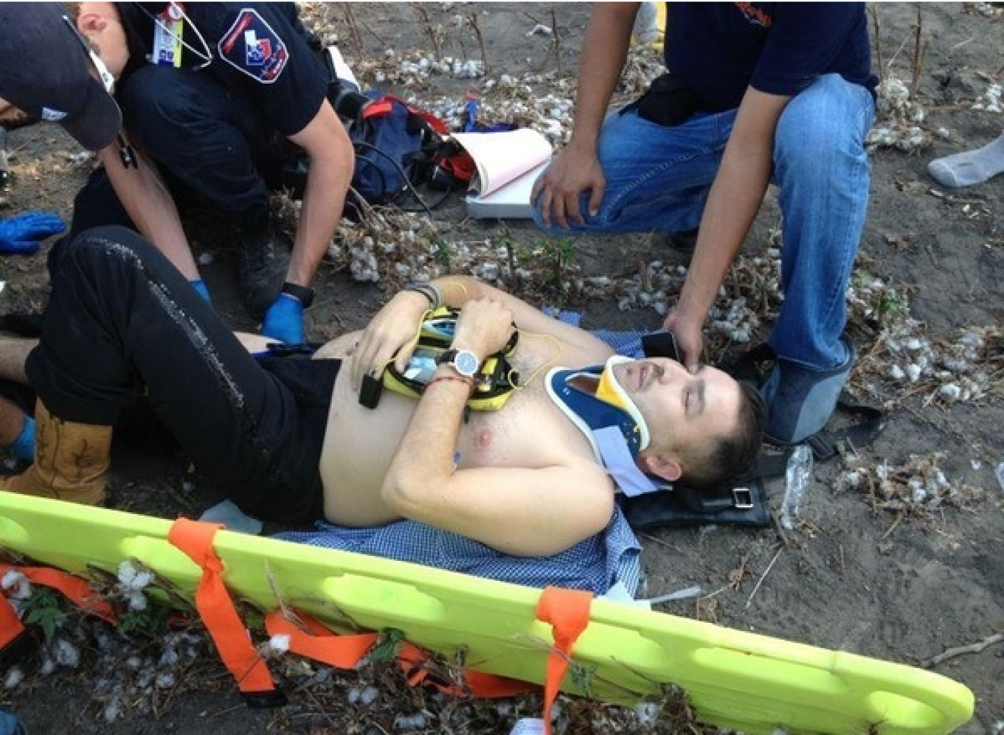 Poncho Lizarraga resultó con fractura en una pierna.