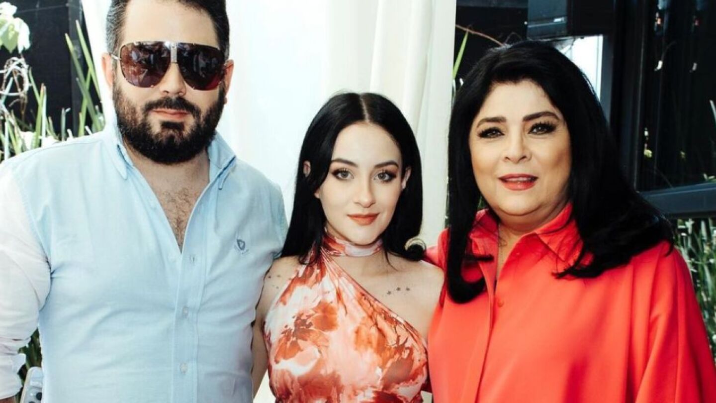 Victoria Ruffo, José Eduardo Derbez y Paola Dalay