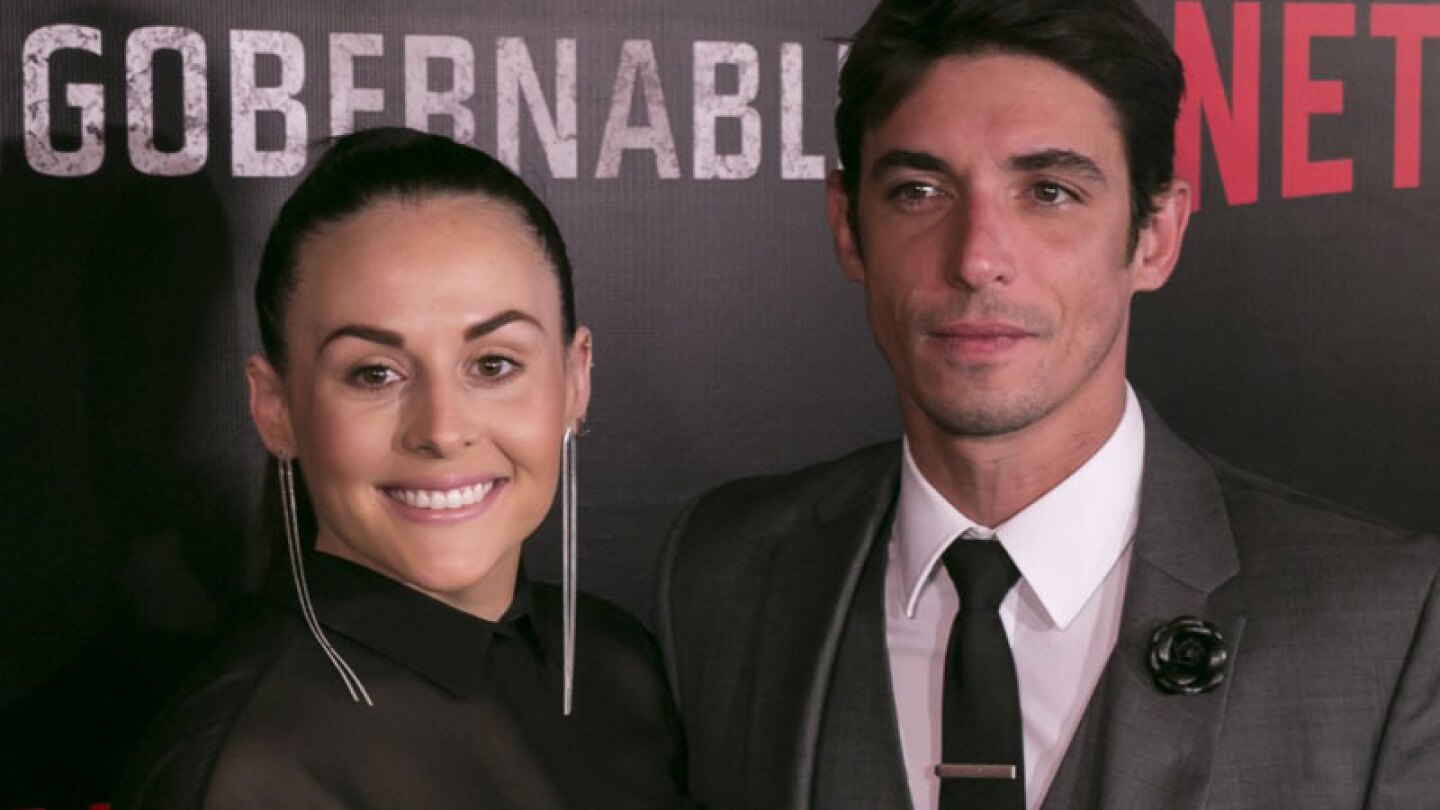 La pareja dio a conocer esta mañana de quién se trata y con este video.