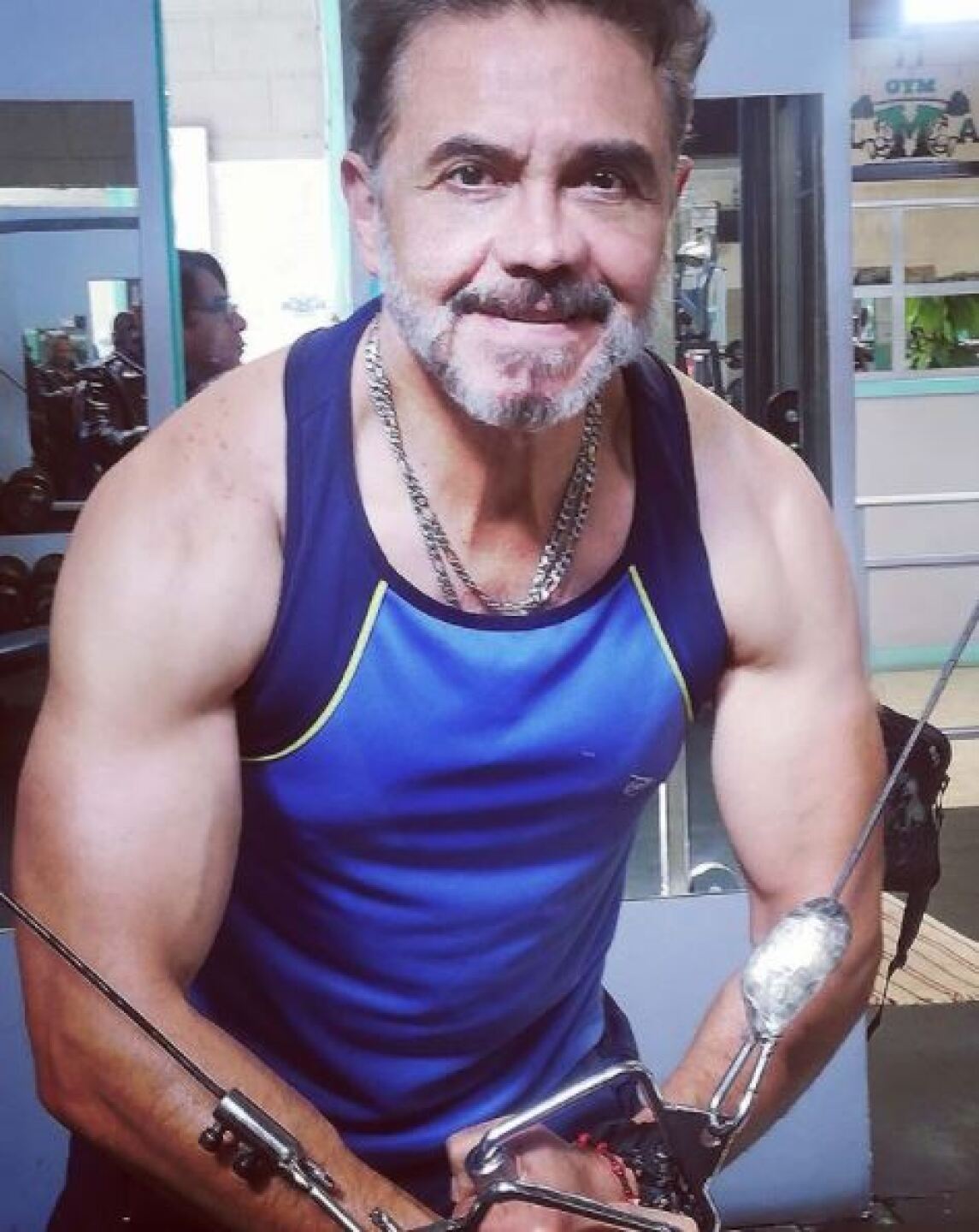 A sus 63 años se mantiene en forma.