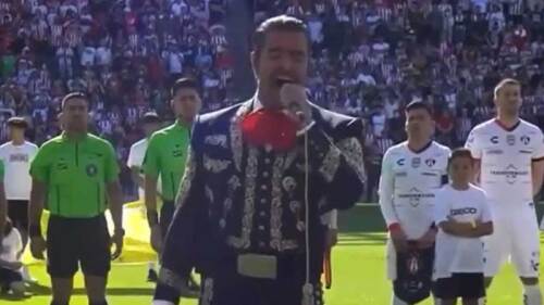 Pablo Montero vuelve a equivocarse al entonar el Himno Nacional