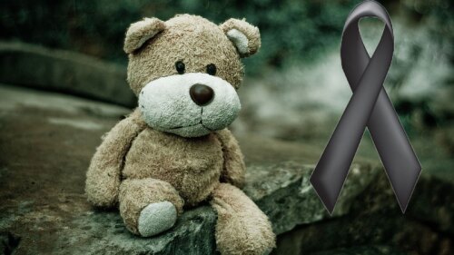 Niña muere al untarle en la cabeza insecticida para quitarle los piojos