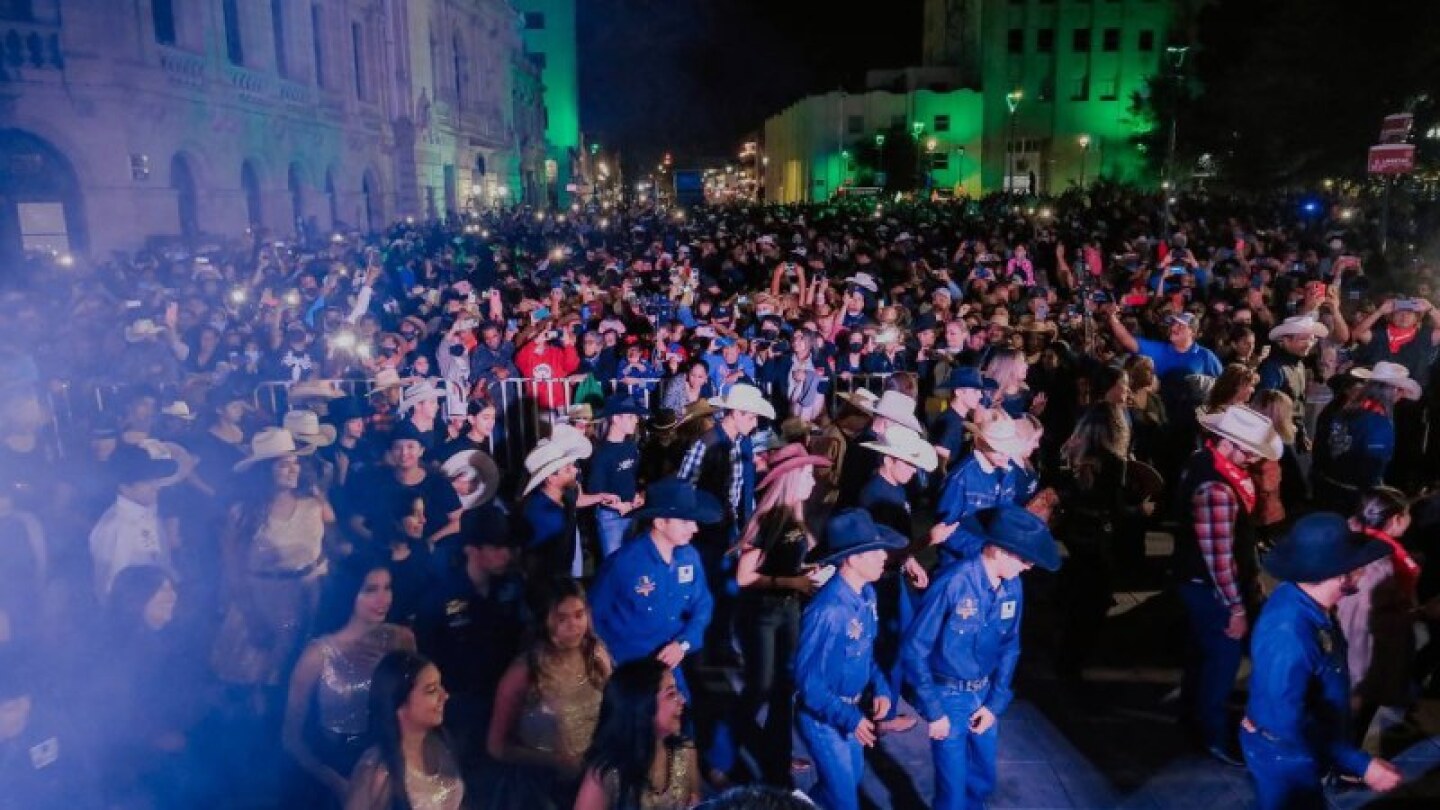 Baile masivo de 'Payaso de Rodeo' en Chihuahua rompe récord Mundial