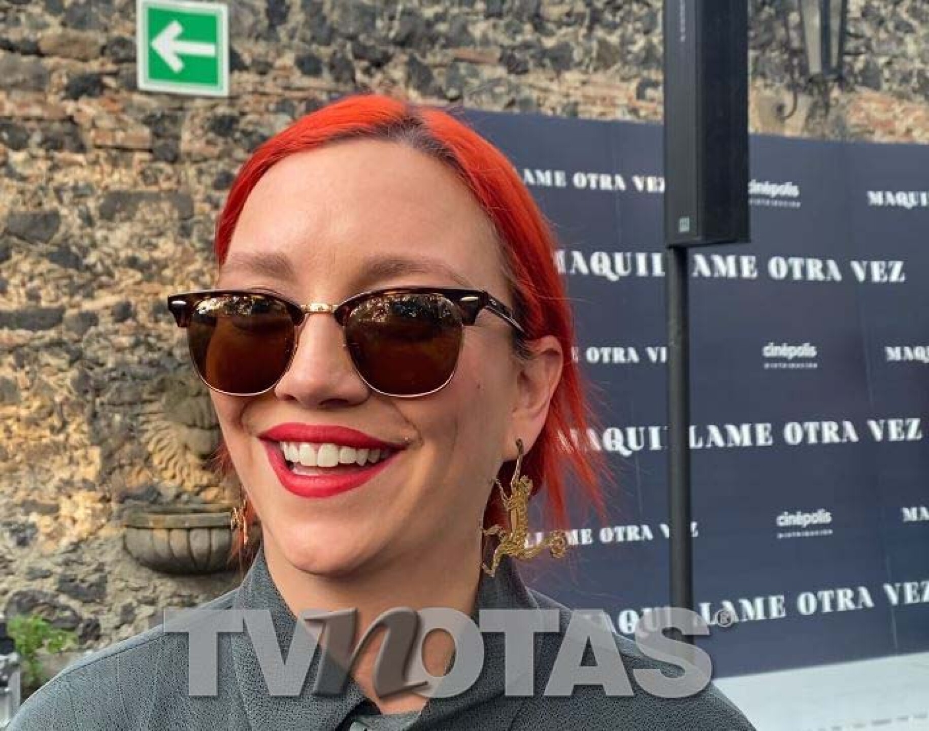 Regina Blandón se tiñe el cabello de peculiar color
