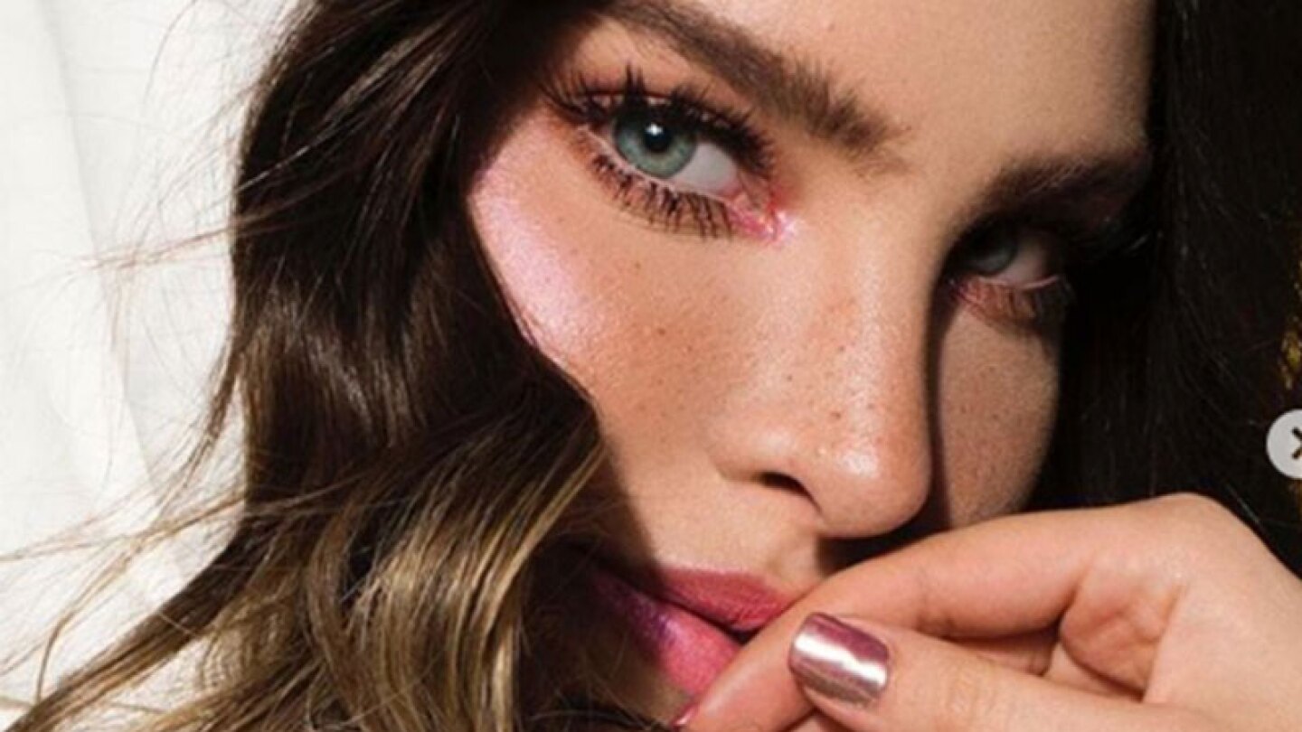 Belinda confesó cuando le aventaron botellas en pleno concierto