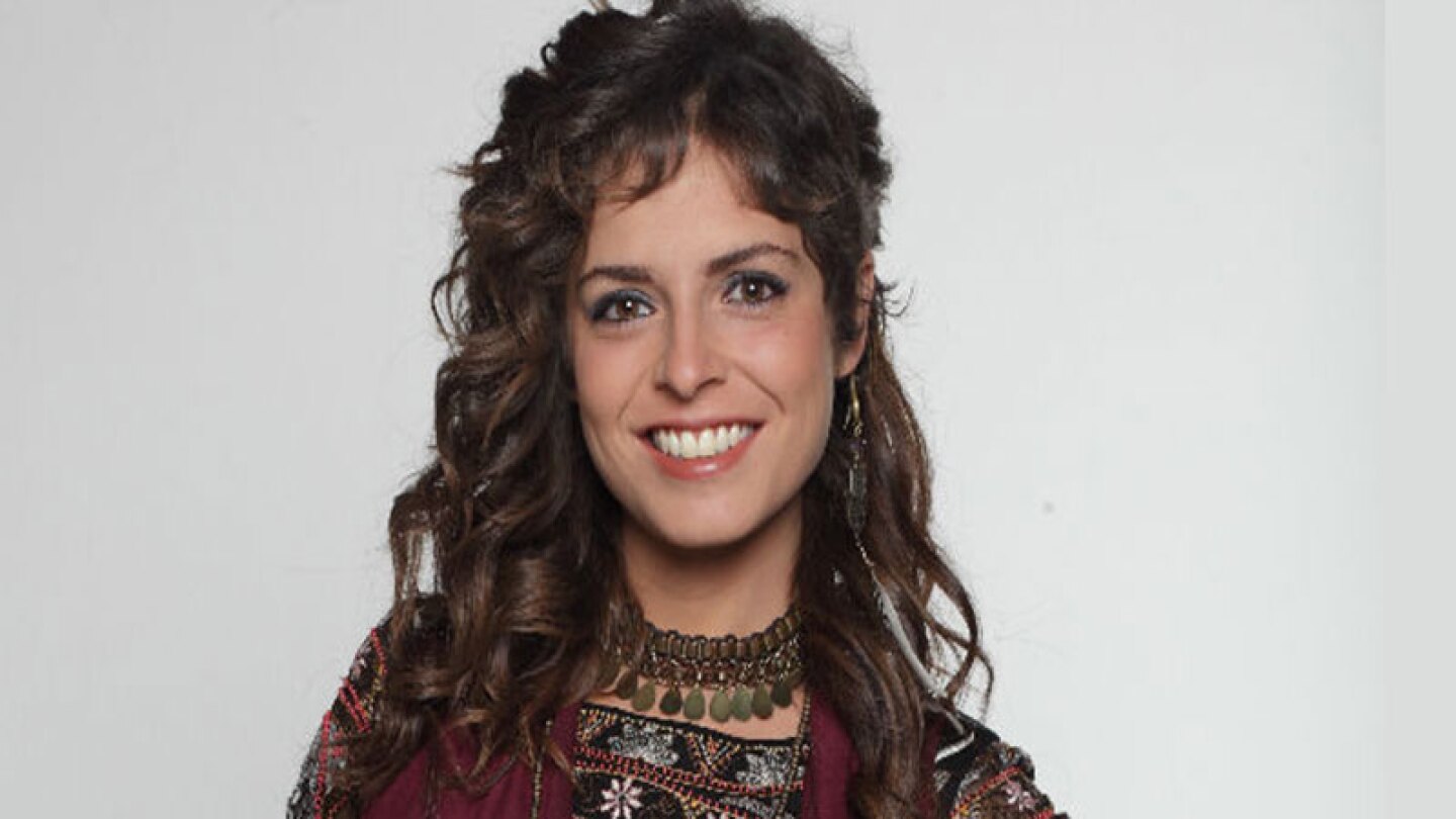 Camila Zárate Actriz Modelo Colombiana Malabares Semáforo Malabarista Carrera Crisis