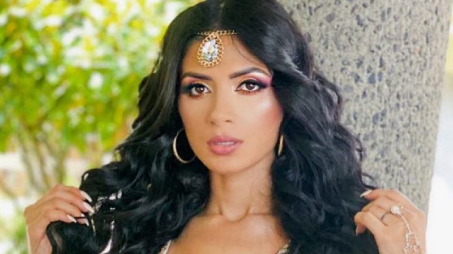Kimberly Flores se hace cambio de look y se desprende de su melena