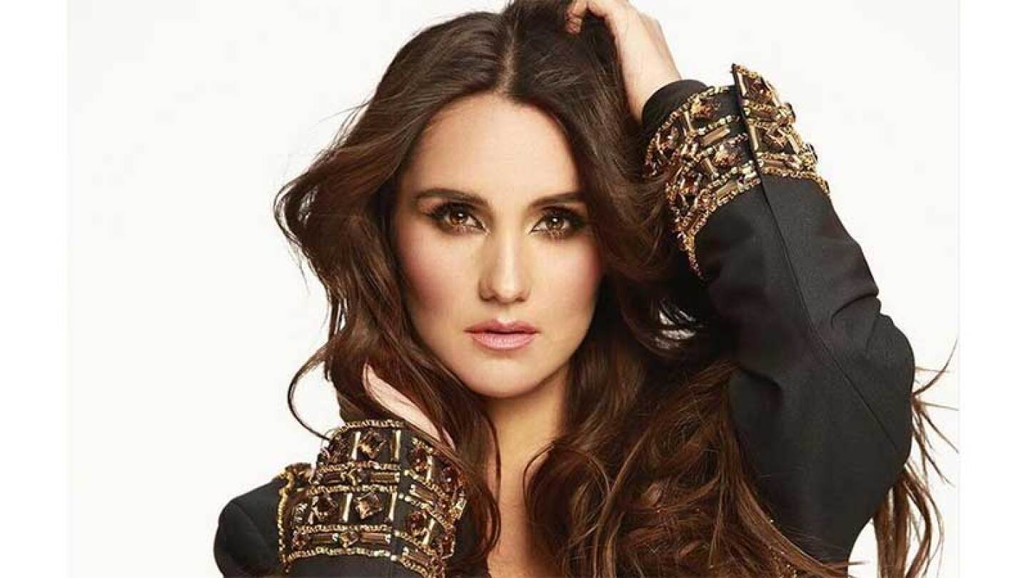 Dulce María se pintó el cabello de una forma muy especial