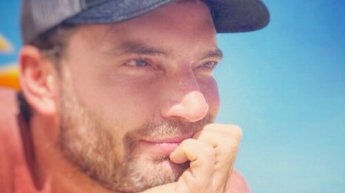 Julián Gil presenta a su nuevo romance