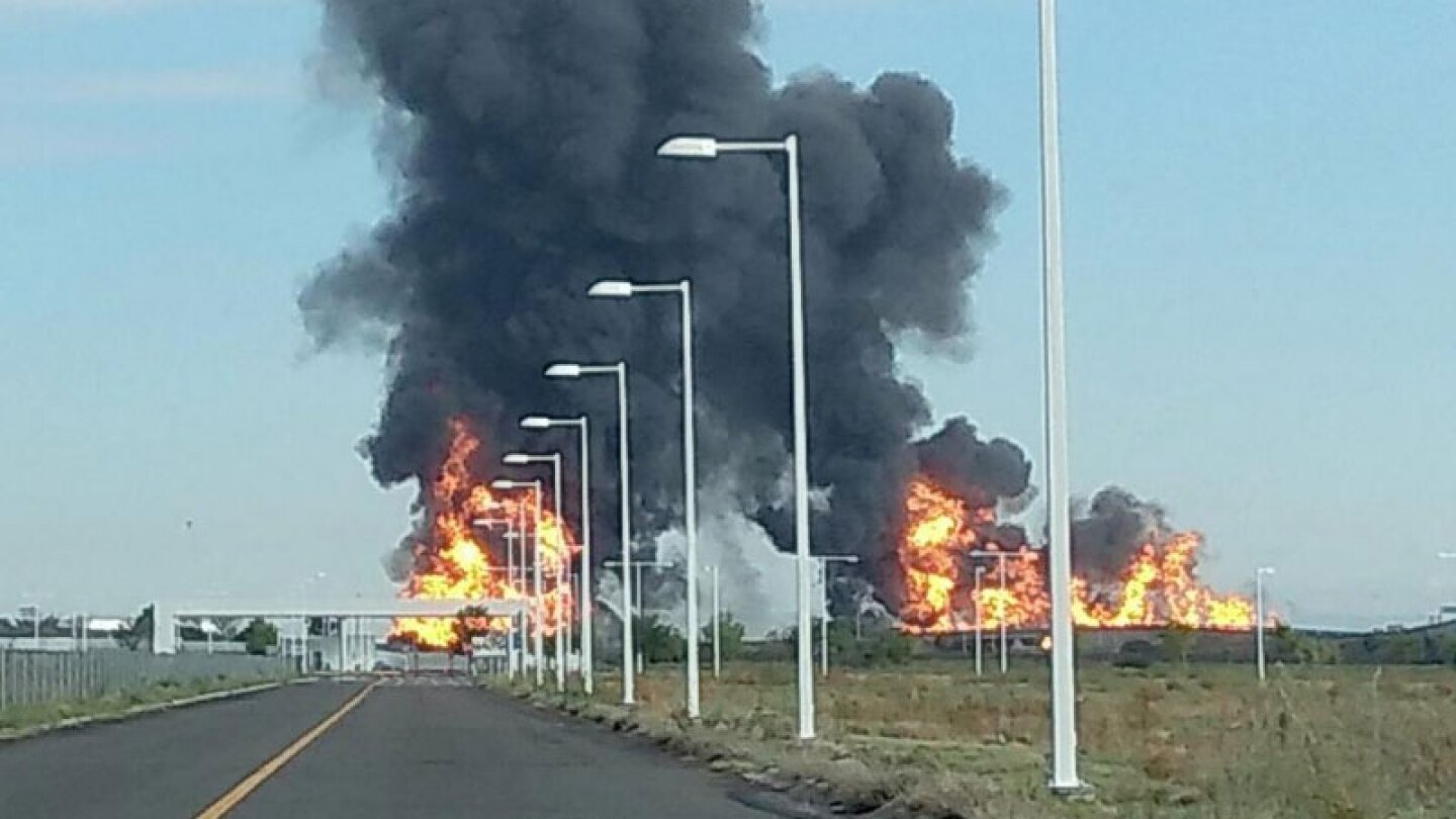 Se registra explosión en ducto de PEMEX en Guanajuato.