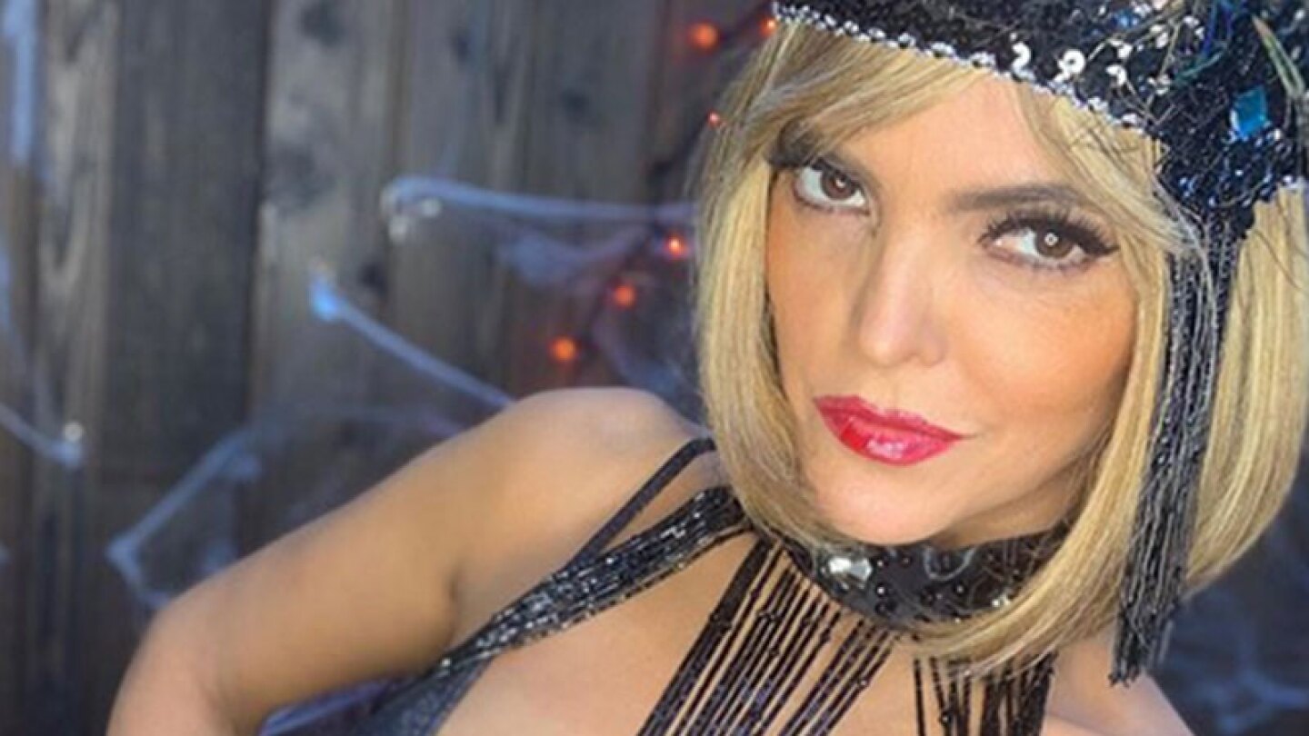 Critican a Ana Barbara por lucir un vestido que la hacía ver deforme