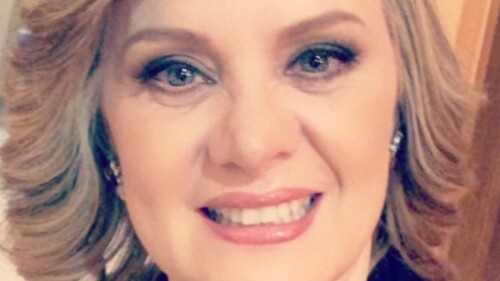 Erika Buenfil acepta reto y publica foto de su juventud 