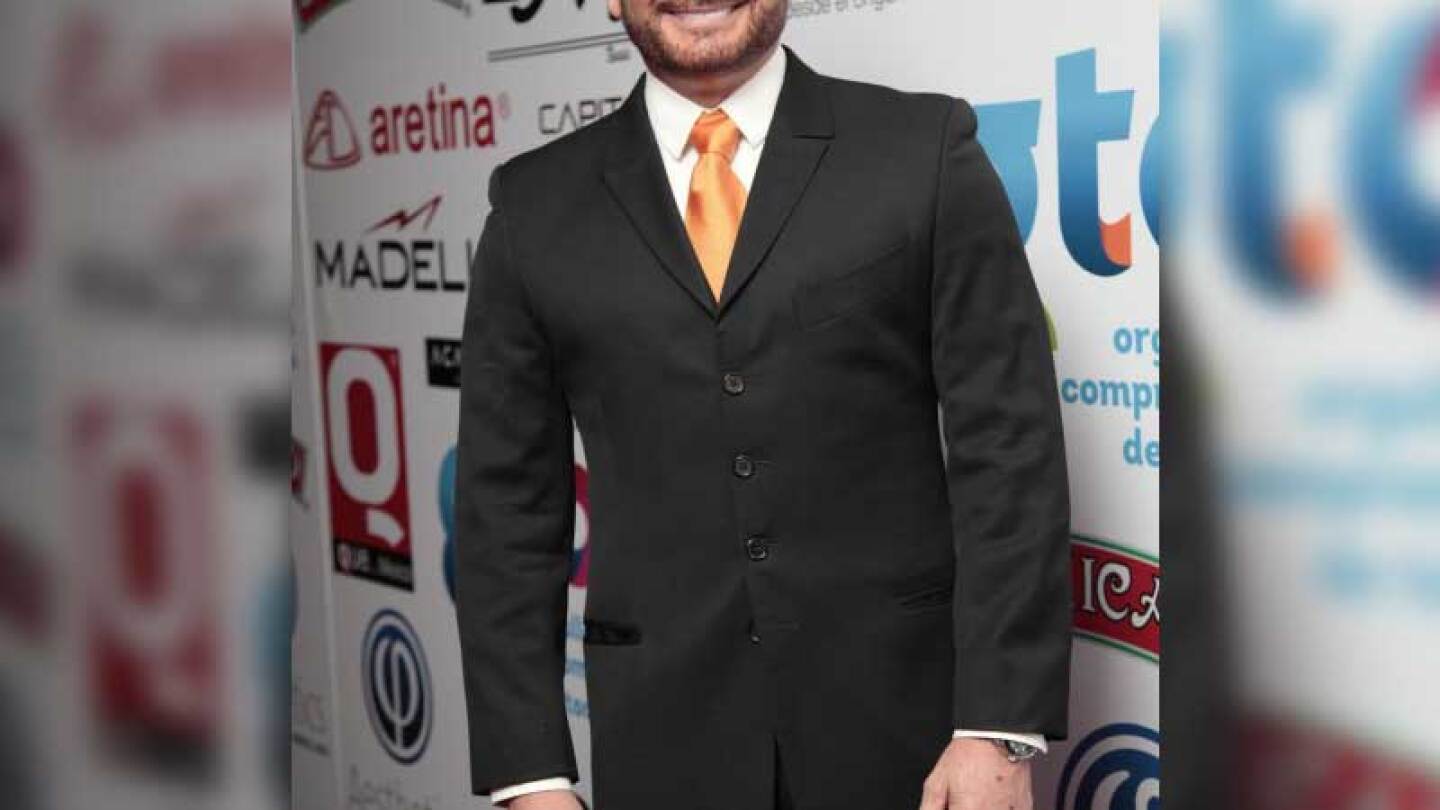 El guapo actor derritió las redes sociales.