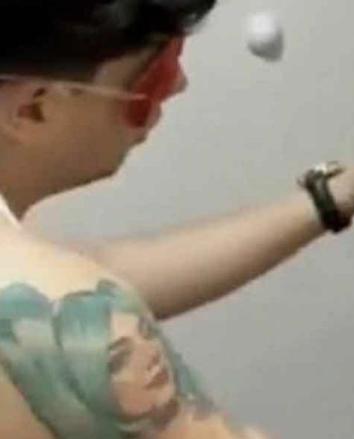 Tatuaje del fan de Karely Ruiz en el brazo