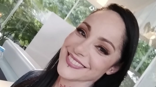 Lolita Cortés sonriendo