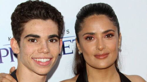 Salma Hayek dedica desgarrador mensaje a Cameron Boyce tras su muerte.