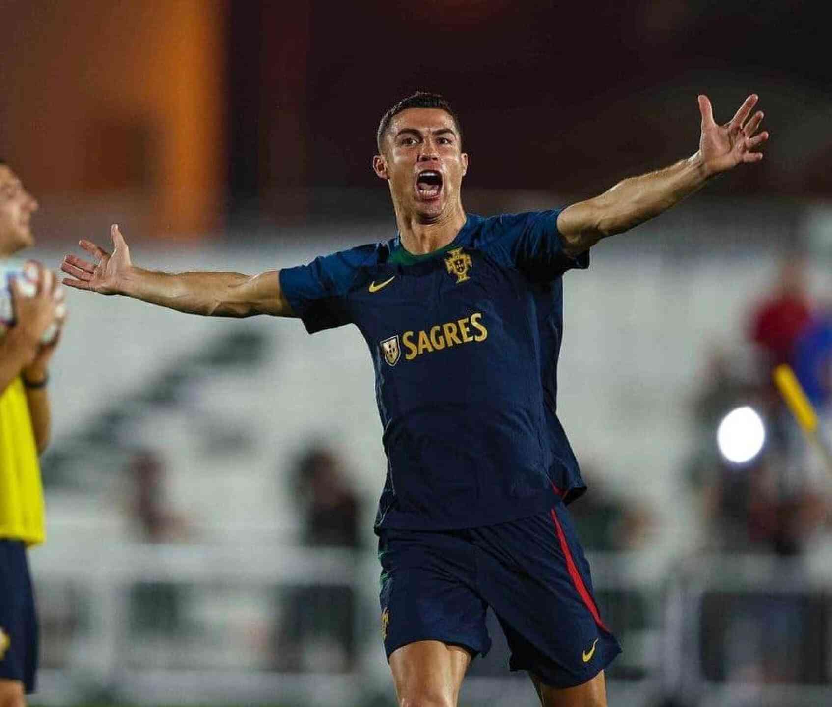 Cristiano Ronaldo es un futbolista portugués.