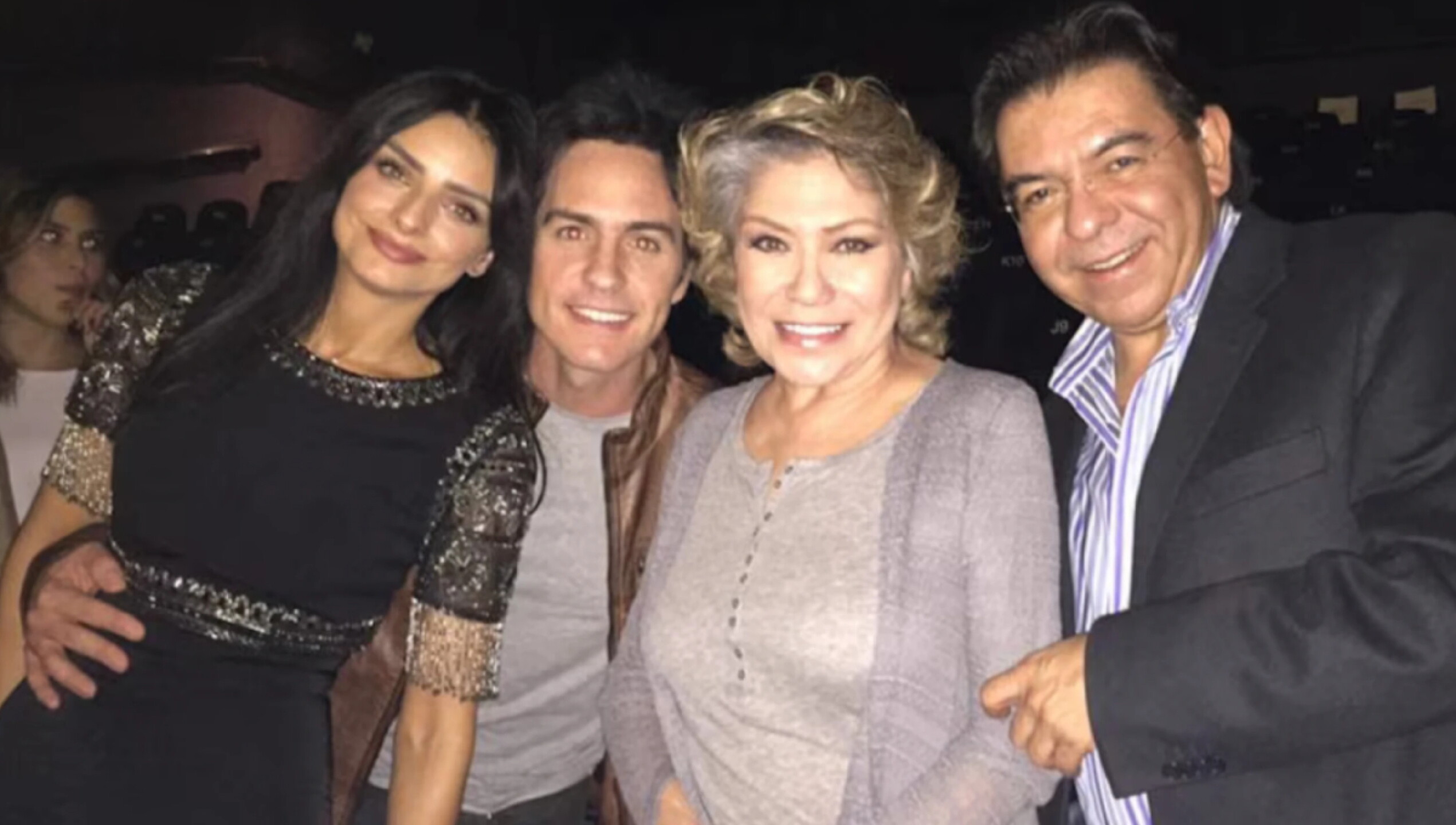 mauricio-ochmann-mama-aislinn-derbez (3).jpg
