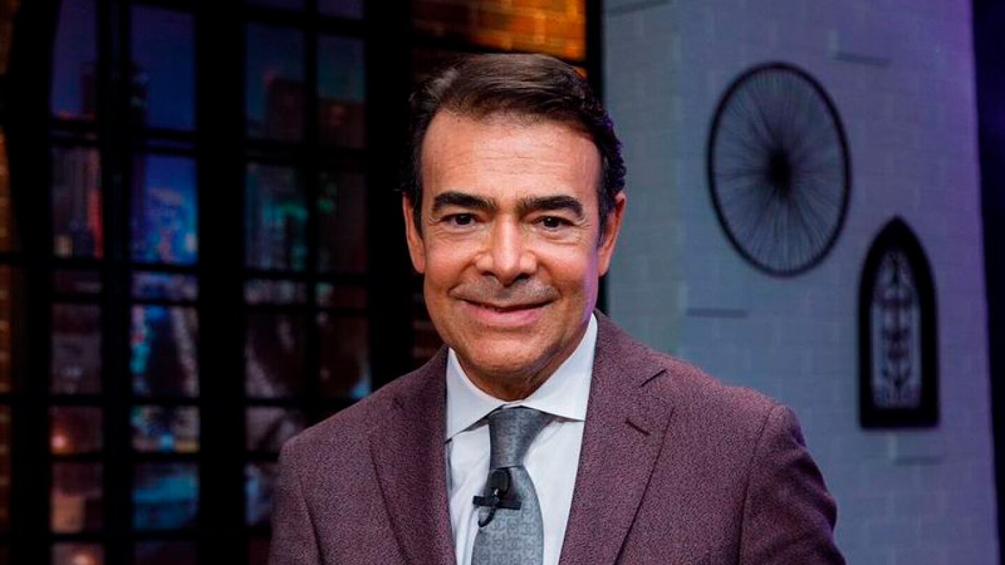 Toño Mauri se conmueve al regresar a Televisa