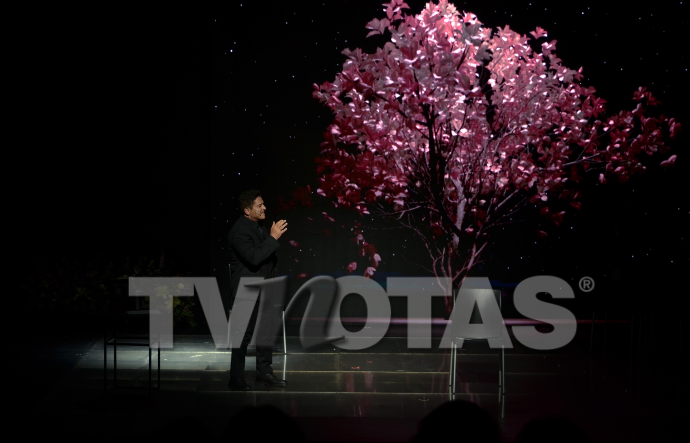 Ernesto Laguardia, busca crear conciencia sobre el cáncer de mama
