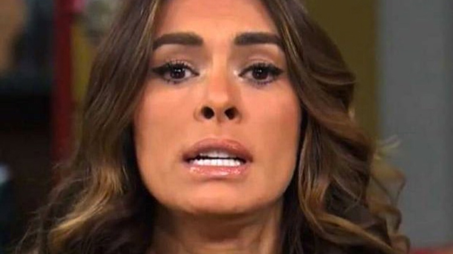 Le dan tremendo ‘agarrón de pompa’ a Galilea Montijo en plena entrevisa