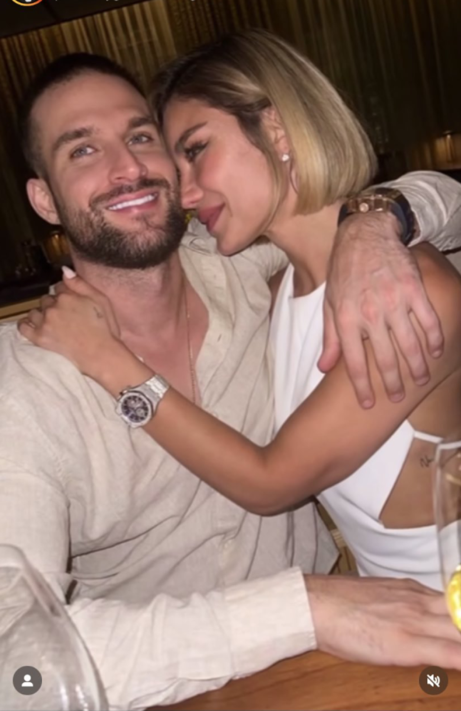 Clovis y Aleska enamorados