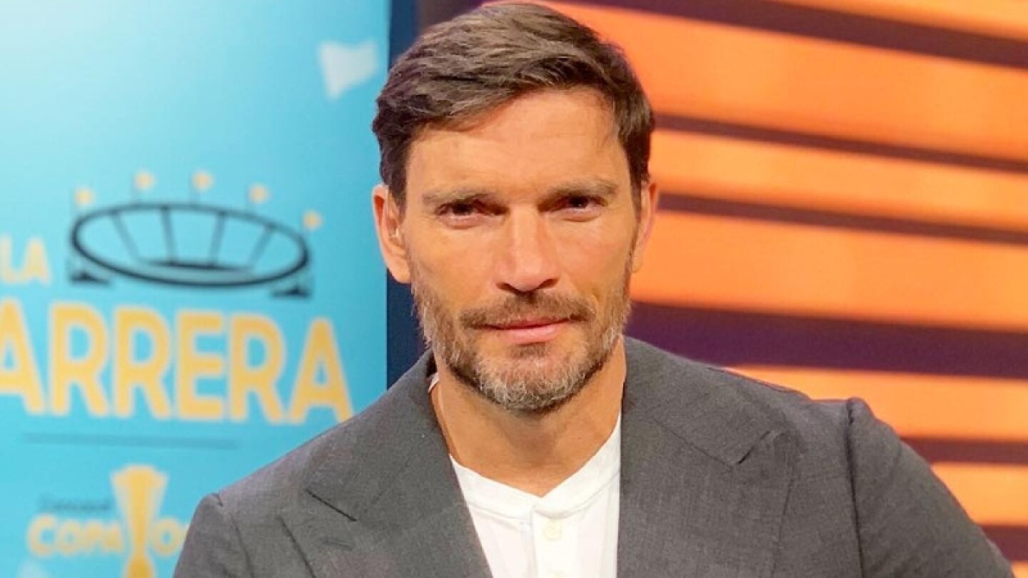 Julián Gil confiesa que ha hecho un diario para su hijo