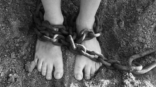 La encerraron para que cuidara a la mamá de uno de sus secuestradores.