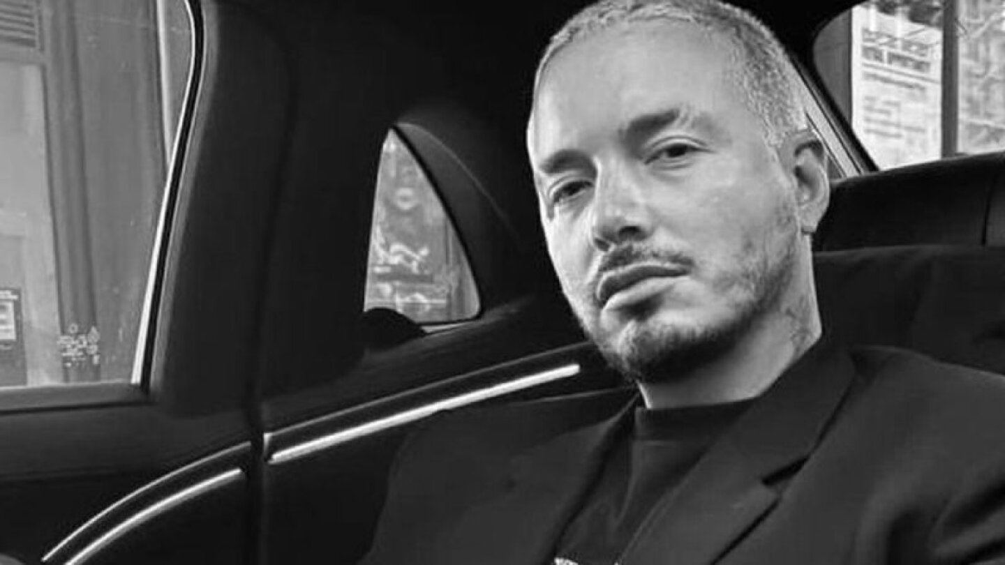 J Balvin pide disculpas a su madre por su controvertido video