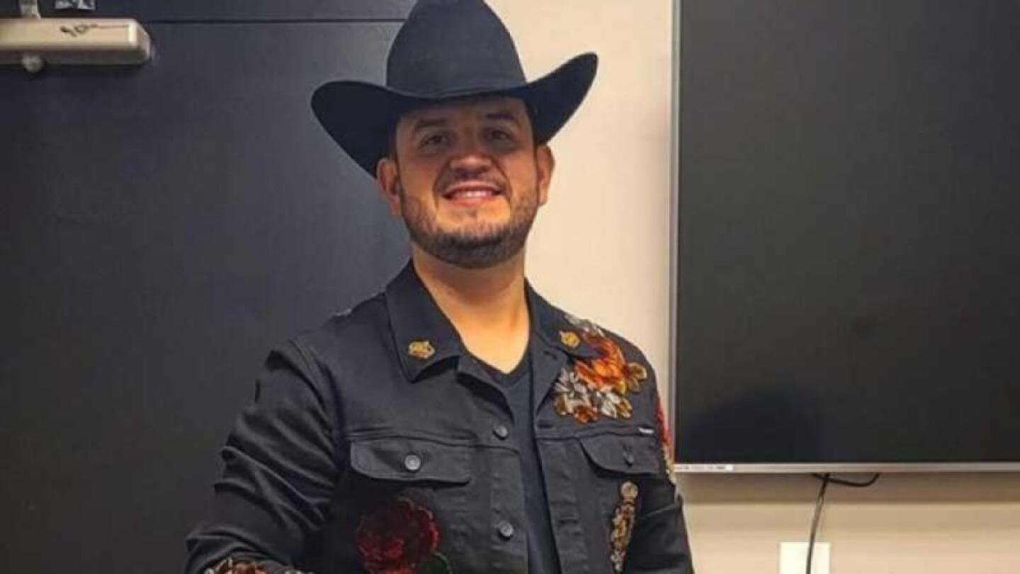 Vocalista de Calibre 50 logra su sueño gracias a internet