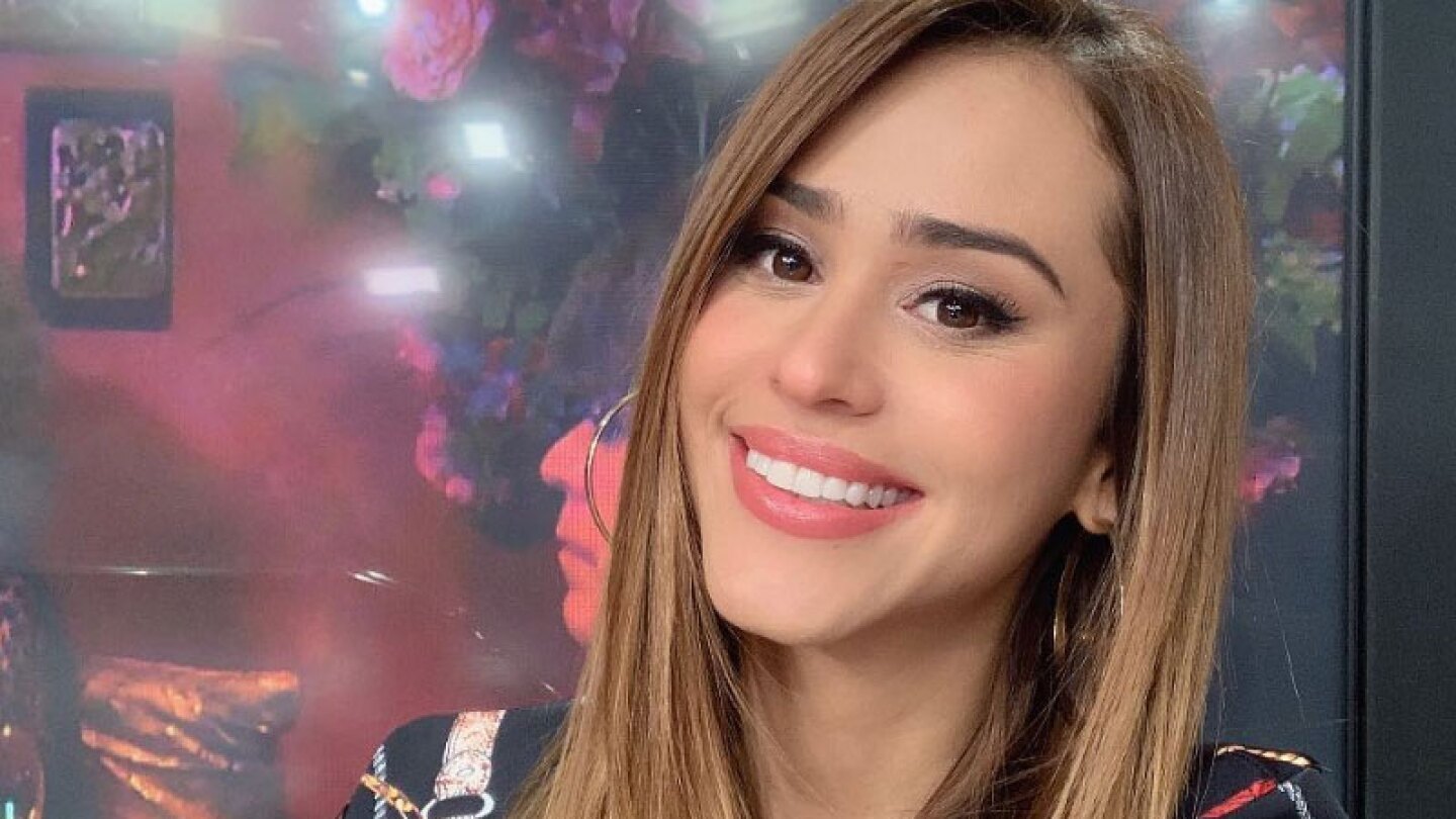 Hermana de Yanet García le hace la competencia con un duelo de traseros